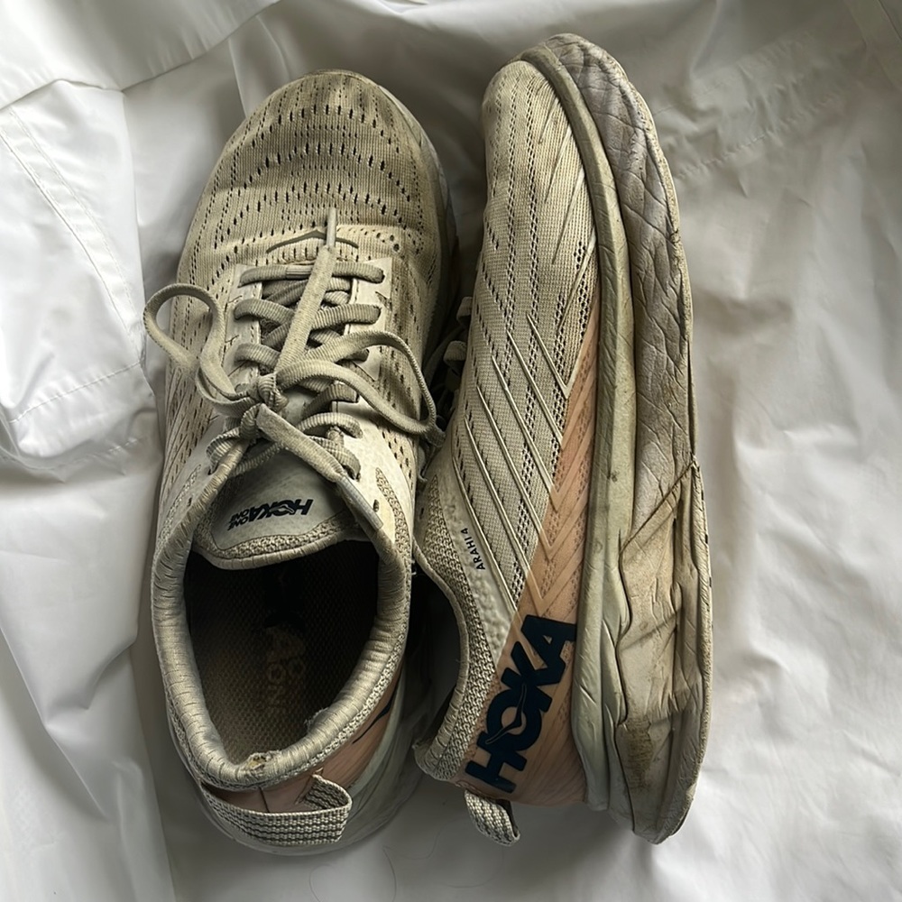 Hoka Arahi Cream Sz 7.5